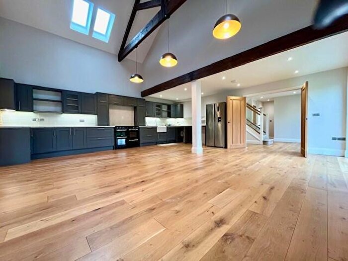 4 Bedroom Barn Conversion To Rent In Bridge Road, Broughton, PE28