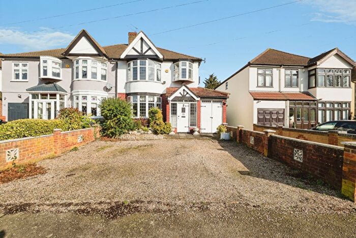 3 Bedroom Semi Detached House For Sale In Osborne Road, Hornchurch, Essex, RM11