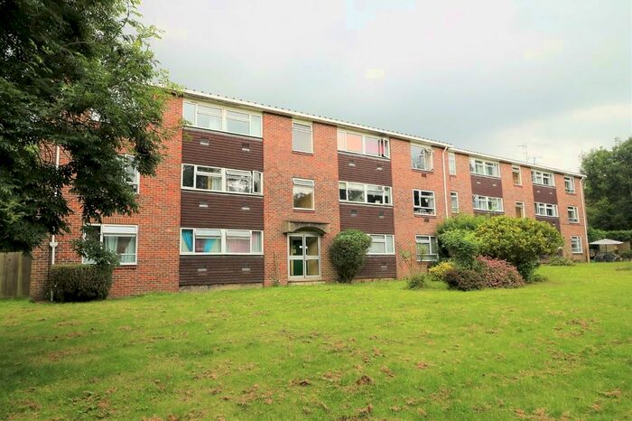 2 Bedroom Apartment To Rent In Spook Hill, North Holmwood, RH5