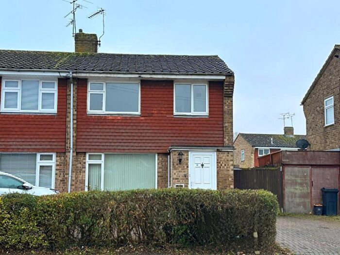 3 Bedroom Semi-Detached House To Rent In The Pasture, Kennington, Ashford, TN24