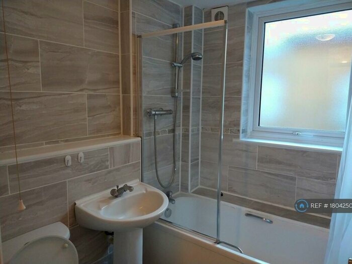 1 Bedroom Flat To Rent In Shaftesbury Quay, Hertford, SG14