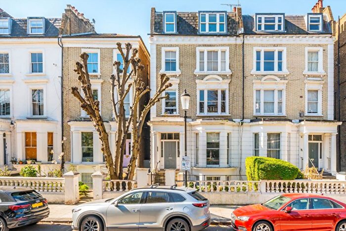 2 Bedroom Flat For Sale In Elsham Road, Holland Park, W14