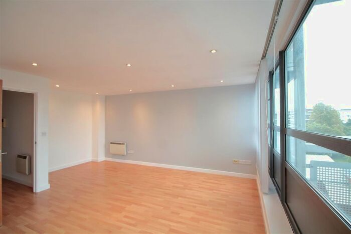 1 Bedroom Flat To Rent In New Park Road, London, SW2
