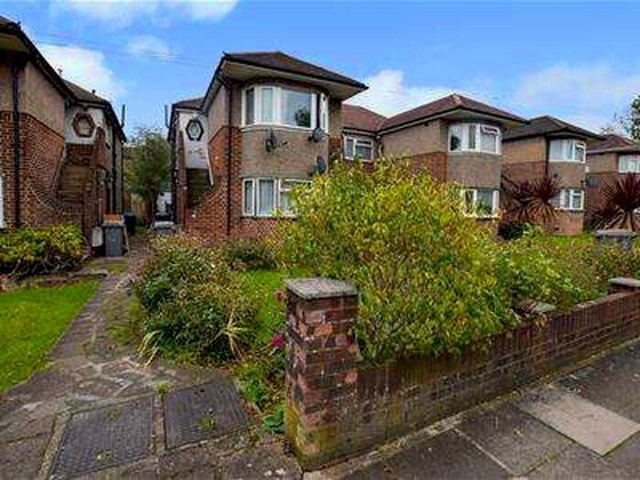 3 Bedroom Flat To Rent In Fernwood Avenue, Wembley, HA0