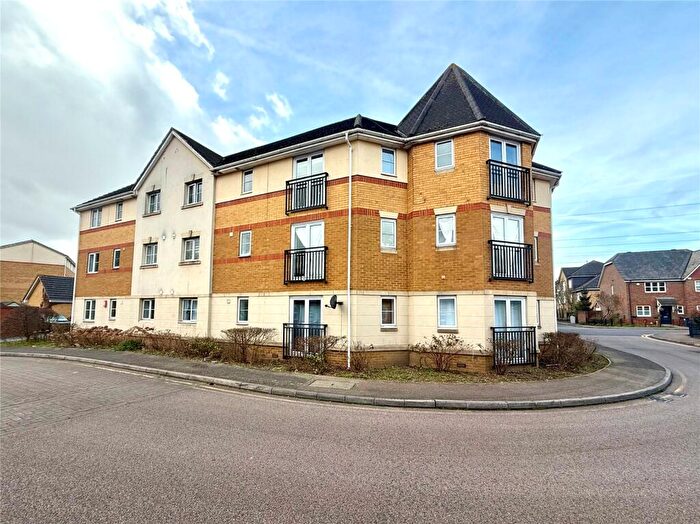 3 Bedroom Flat For Sale In Sewell Close, Chafford Hundred, Grays, Essex, RM16