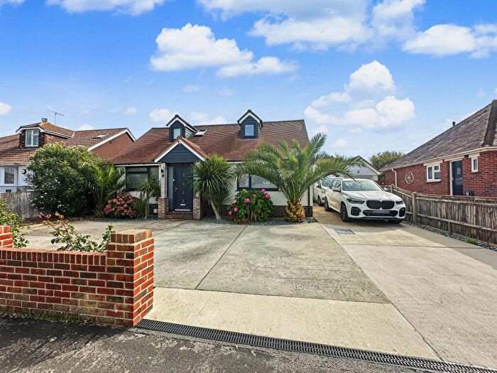 4 Bedroom Detached Bungalow For Sale In Central Avenue, Telscombe Cliffs, BN10