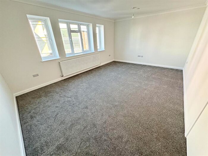 3 Bedroom Maisonette To Rent In Kingland Crescent, Poole, BH15