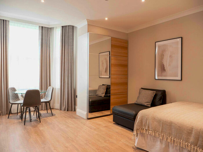 Studio To Rent In Redcliffe Gardens, Chelsea, London, SW10