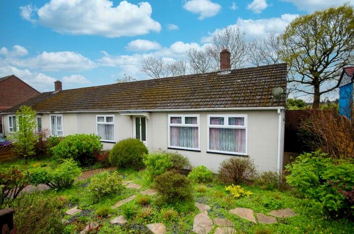 2 Bedroom Semi-Detached Bungalow For Sale In Mallards Road, Bursledon, Southampton, SO31