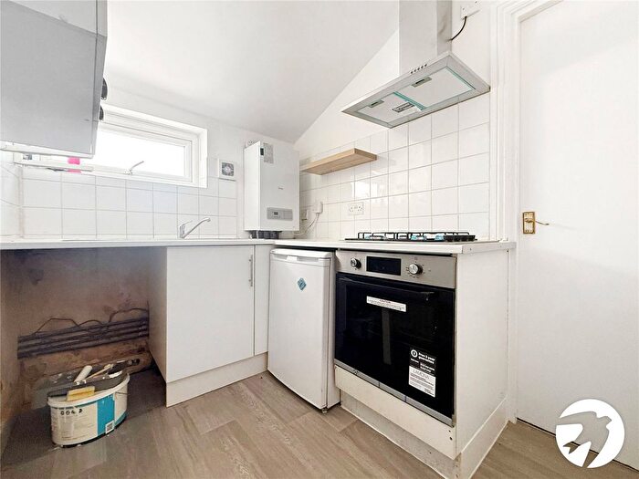 1 Bedroom Flat To Rent In Duncan Road, Gillingham, Kent, ME7
