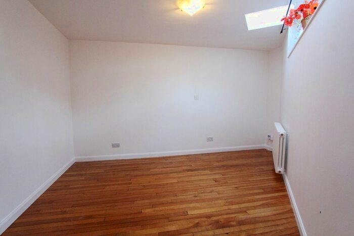 2 Bedroom Cottage To Rent In C Kirk Park, Edinburgh, Liberton, EH16