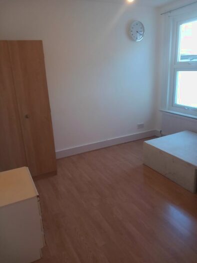 2 Bedroom Flat To Rent In Grainger Road, Wood Green, N22