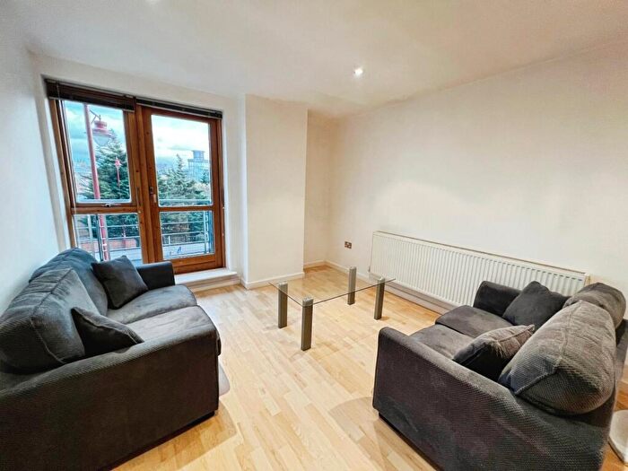 2 Bedroom Flat To Rent In Bowman Lane, Leeds, West Yorkshire, LS10