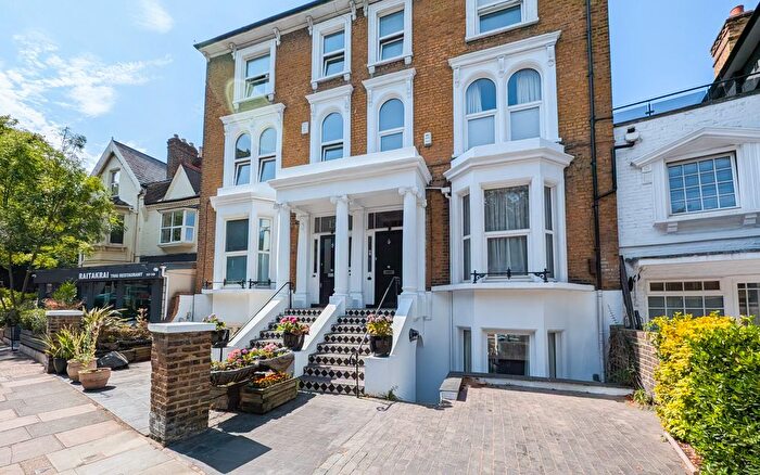 5 Bedroom Semi-Detached House To Rent In Kew Road, Richmond, TW9
