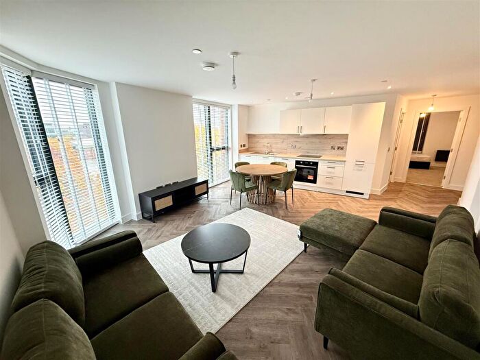 3 Bedroom Apartment To Rent In Weavers House, Castleward Boulevard, Derby, DE1