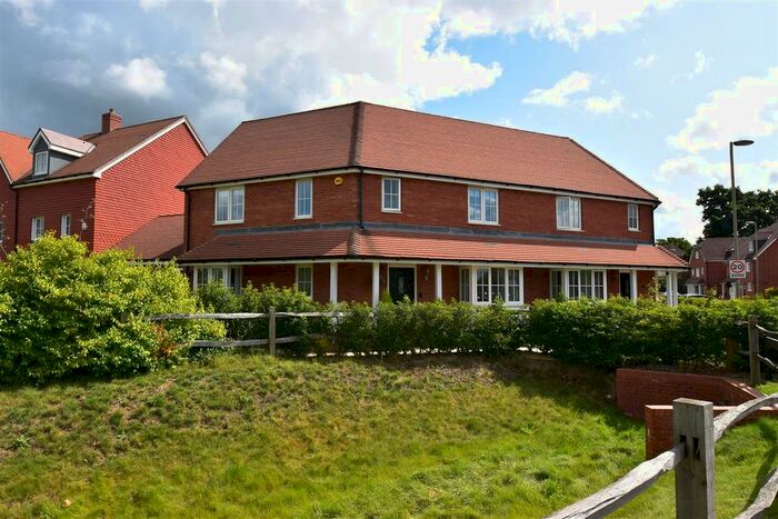 3 Bedroom Semi-Detached House To Rent In Brookfield Drive, Horley, RH6