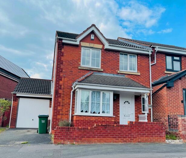 4 Bedroom House To Rent In Somerset Road, West Bromwich, B71