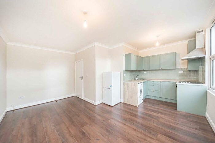 1 Bedroom Flat To Rent In Lower Mortlake Road, Richmond, TW9