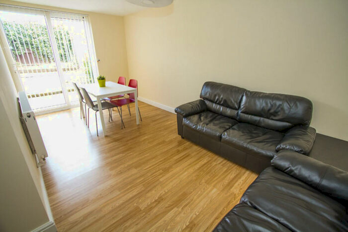 5 Bedroom Semi-Detached House To Rent In Mitchell Avenue, Coventry, CV4