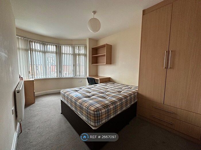 6 Bedroom Semi Detached House To Rent In St. Peters Road, Reading, RG6