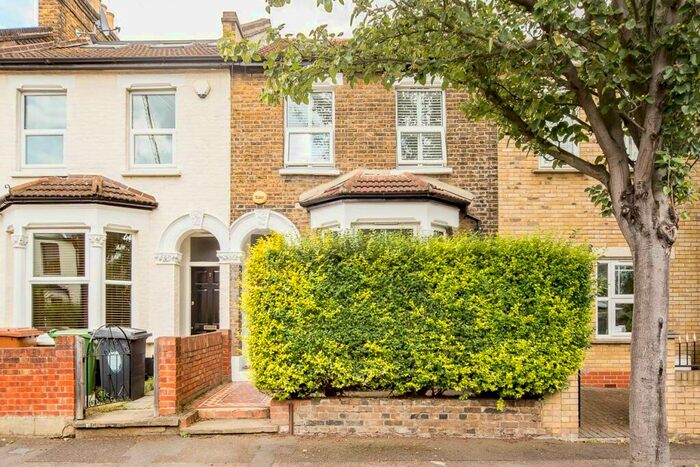 4 Bedroom House To Rent In Shaftesbury Road, Walthamstow, E17