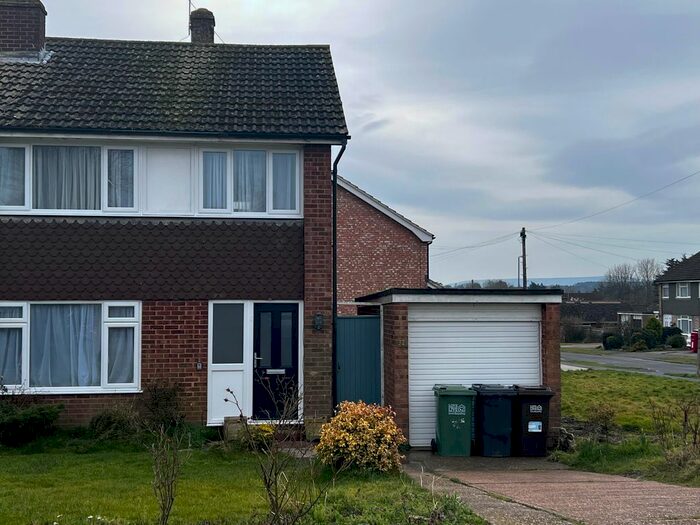 3 Bedroom Property To Rent In Forest View, Hailsham, BN27