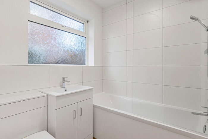 2 Bedroom Maisonette For Sale In Tyeshurst Close, Abbey Wood, SE2