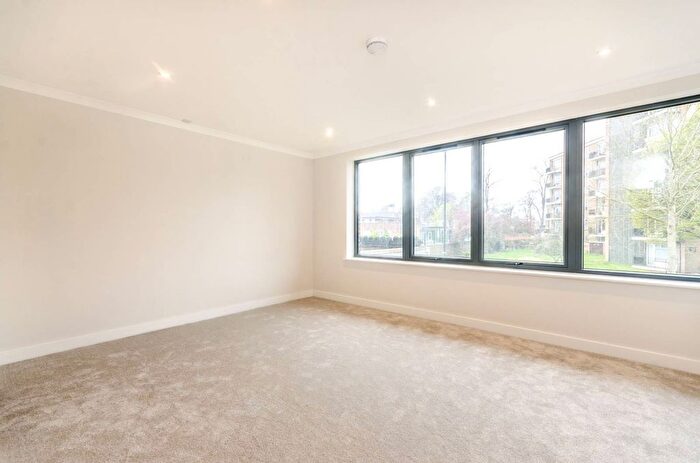 2 Bedroom Flat To Rent In Brentford High Street, Brentford, TW8