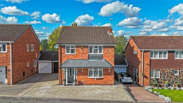 4 Bedroom Link Detached House For Sale In Chestnut Grove, Coleshill, Birmingham, Warwickshire, B46