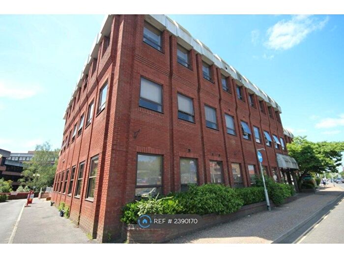 2 Bedroom Flat To Rent In White Lion Close, East Grinstead, RH19