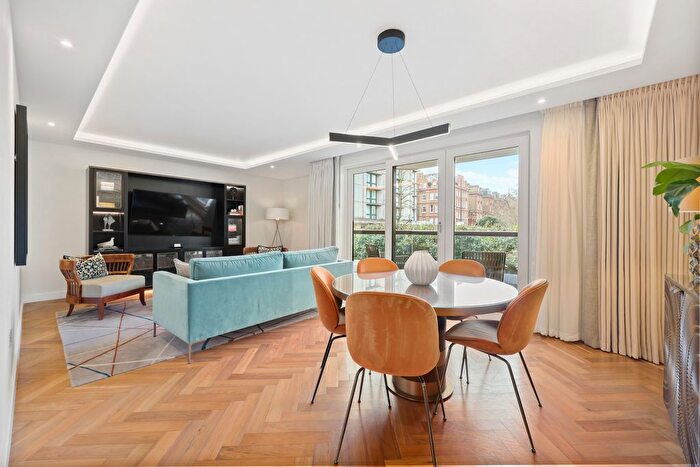 3 Bedroom Flat To Rent In Ashburn Place, London, SW7