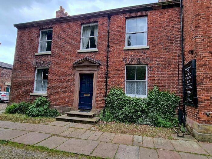 4 Bedroom Semi-Detached House To Rent In Fairfield Square, Manchester, M43