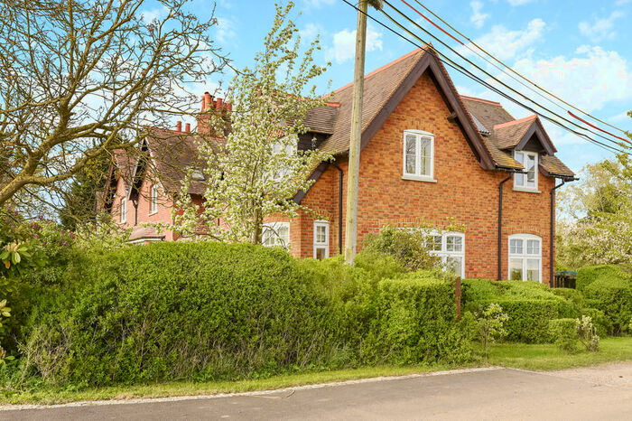 5 Bedroom Cottage To Rent In Buckingham Road, Weedon, HP22