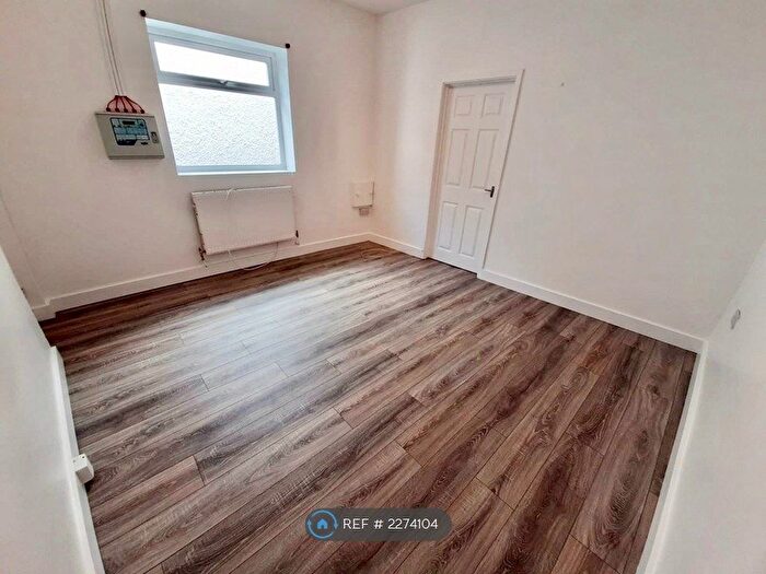 1 Bedroom Flat To Rent In Eaton Crescent, Swansea, SA1