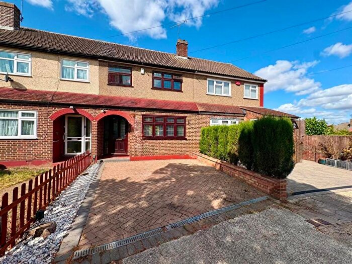 3 Bedroom Terraced House For Sale In Stanley Close, Hornchurch, RM12