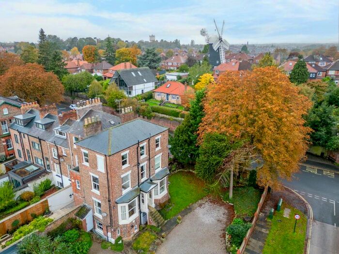 2 Bedroom Flat For Sale In Acomb Road, York, YO24