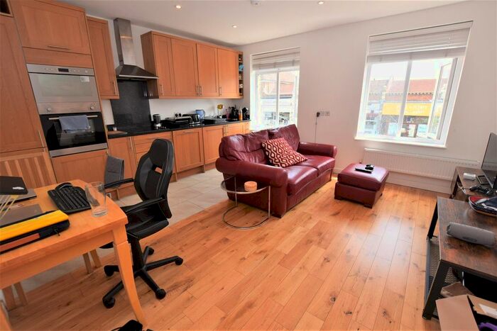 1 Bedroom Flat To Rent In High Road, London, N12