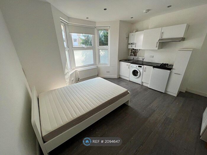 Studio To Rent In Blenheim Gardens, Wallington, SM6