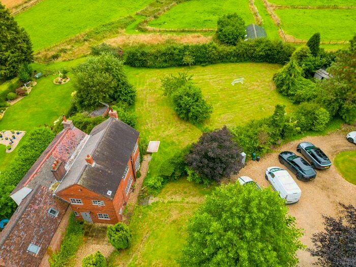 4 Bedroom Detached House For Sale In Bromsgrove Road, Belbroughton, DY9
