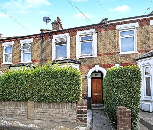 3 Bedroom Flat For Sale In (A) Tynemouth Road, Seven Sisters, N15