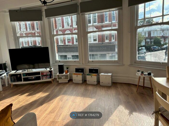 2 Bedroom Flat To Rent In Muswell Hill Broadway, London, N10