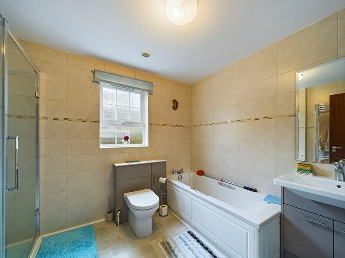 4 Bedroom Detached House For Sale In The Finches, Hitchin, SG4