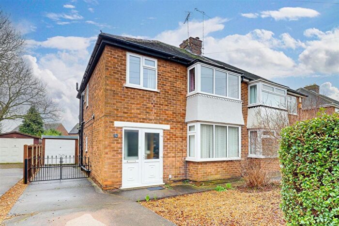 3 Bedroom Semi-Detached House For Sale In Papplewick Lane, Hucknall, NG15