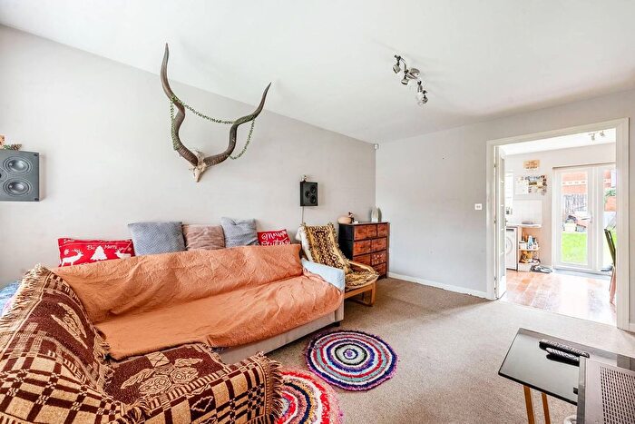 2 Bedroom Flat For Sale In Magnolia Garden, Edgware, HA8