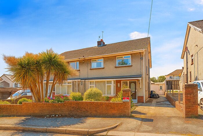 3 Bedroom Semi-Detached House For Sale In Erw Wen, Bridgend, CF33