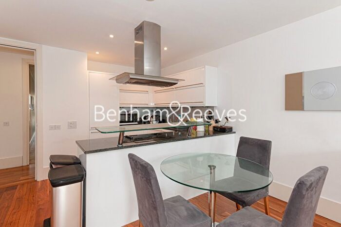 2 Bedroom Flat To Rent In Theobalds Road, Chancery Lane, City, London, WC1X