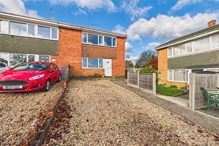 3 Bedroom End Of Terrace House For Sale In Clarence Close, Aldershot, Hampshire, GU12