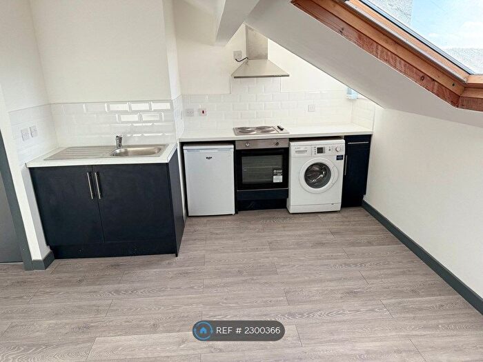 1 Bedroom Flat To Rent In Tempest Road, Leeds, LS11