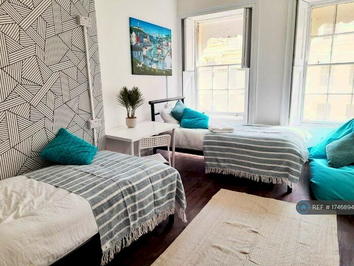 1 Bedroom Flat To Rent In Central Quadruple Room, Brighton, BN1