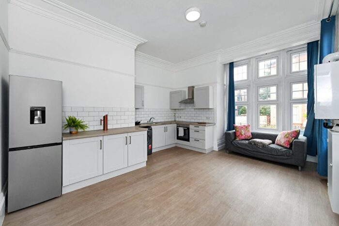 2 Bedroom Flat To Rent In Gedling Grove, Arboretum, Nottingham, NG7